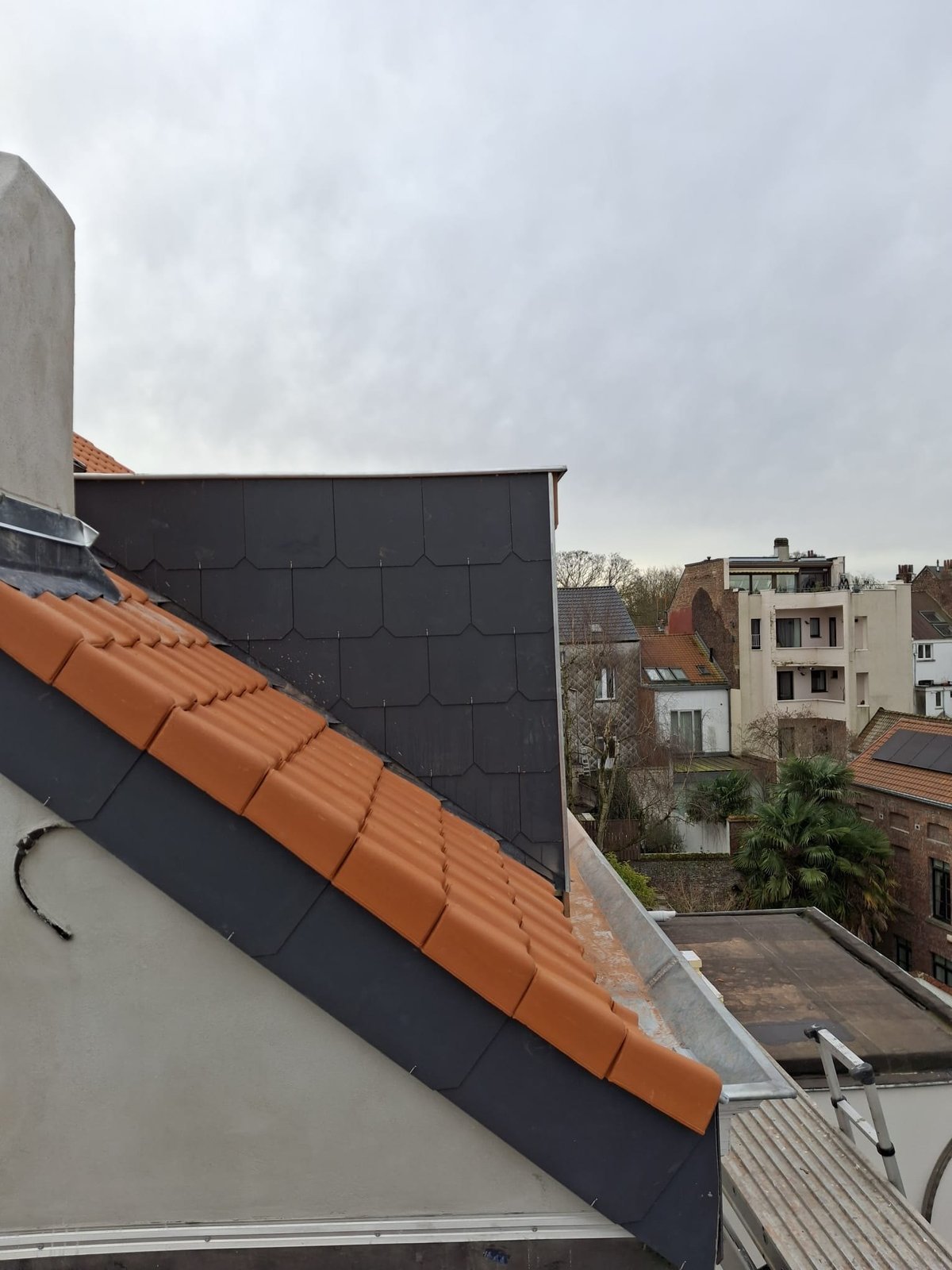 Dormer cheek clad in slates