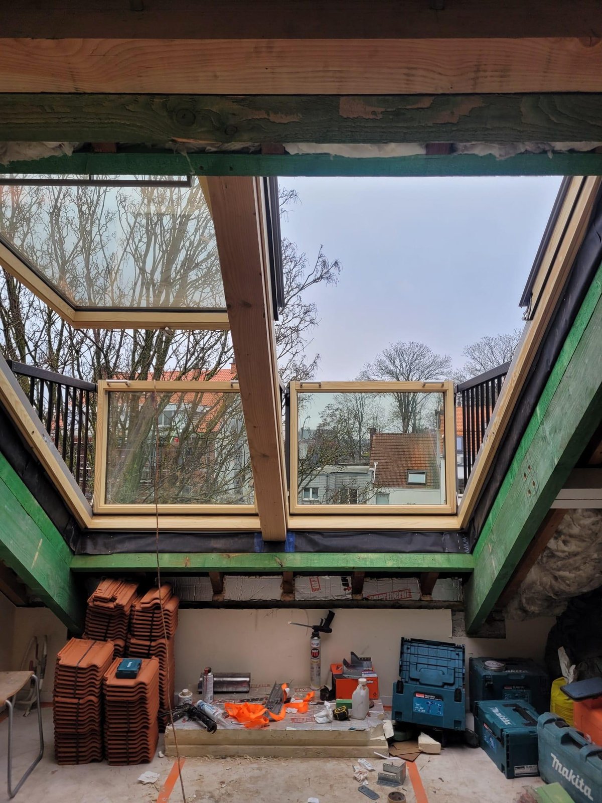 Double roof window with interior opening