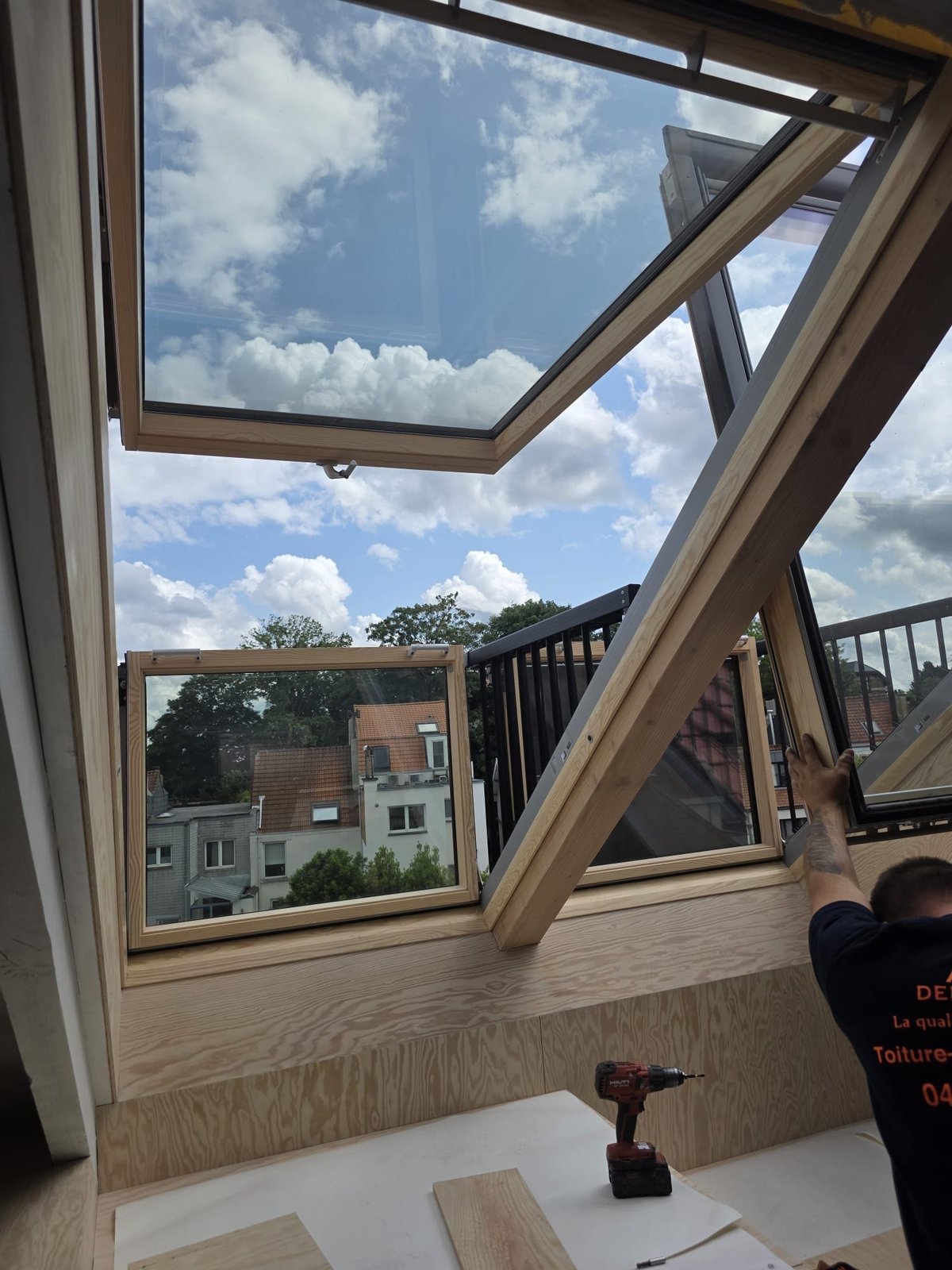 Fitted roof window, seen from inside