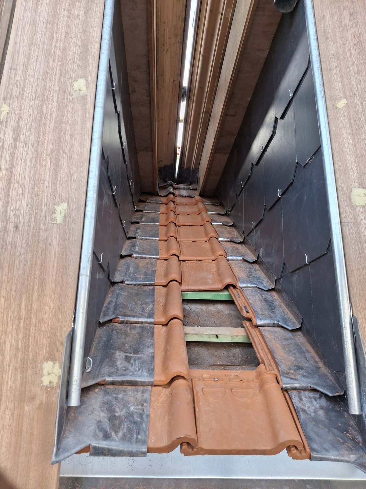 Valley junction between tiles and a roof window